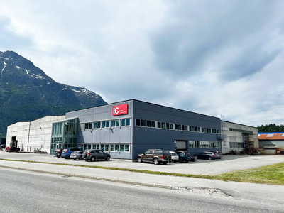 Invisible Connections AS